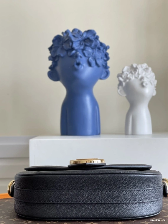 WIS SOFT PONT LOUIS MM VUITTON 9 1107